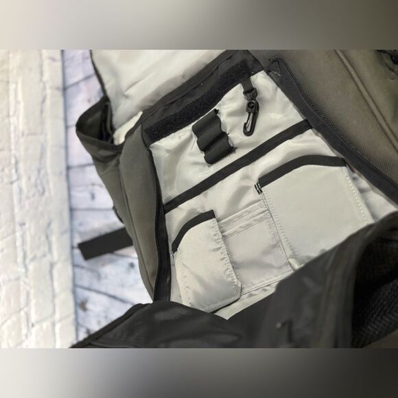 Kensington Saddle Pro Khaki Green Laptop Convertible Backpack Messenger Bag - Picture 12 of 15